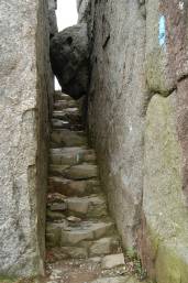 Rock staircase with levitating stone on Old Rag Mountain in Shenandoah National Park on andreabadgley.com